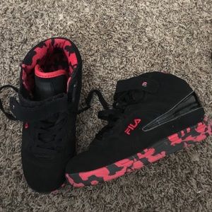 Black/Red Fila